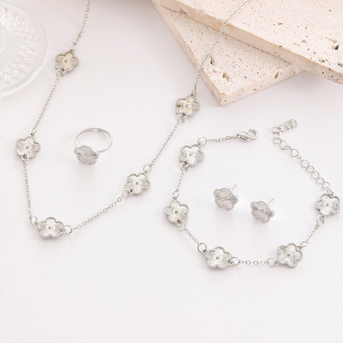 Esencia de Glamour – Set de collar, pulsera, anillo y pendientes 👑