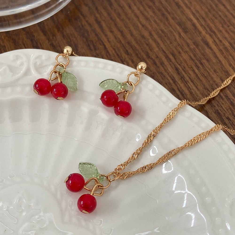 Encanto Cereza – Set de Collar y Pendientes Chapados en Oro para Mujer 🍒