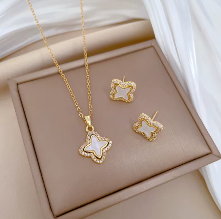 ✨ Sets Exclusivos – Conjunto de Collar y Pendientes en Oro Elegante ✨