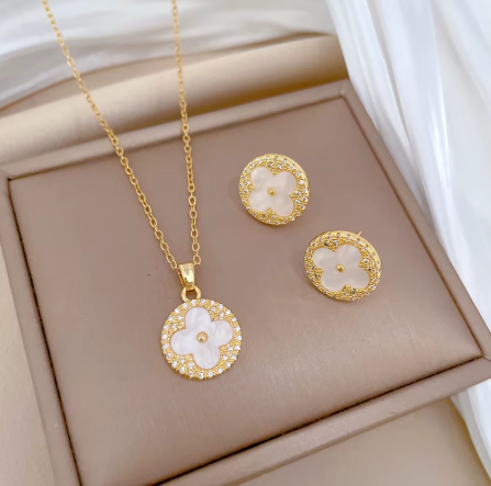 ✨ Sets Exclusivos – Conjunto de Collar y Pendientes en Oro Elegante ✨