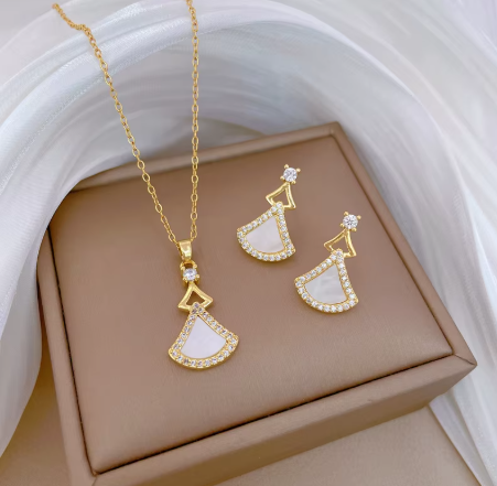 ✨ Sets Exclusivos – Conjunto de Collar y Pendientes en Oro Elegante ✨