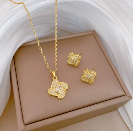 ✨ Sets Exclusivos – Conjunto de Collar y Pendientes en Oro Elegante ✨