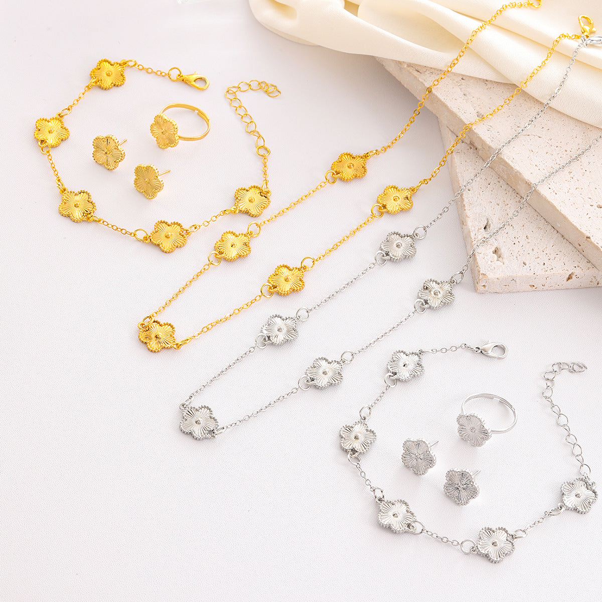 Esencia de Glamour – Set de collar, pulsera, anillo y pendientes 👑