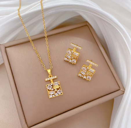 ✨ Sets Exclusivos – Conjunto de Collar y Pendientes en Oro Elegante ✨