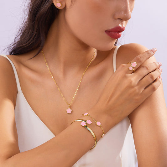 Conjunto Lucky Clover –Set de joyería femenina :collar, pulsera y pendientes de trébol 🌸