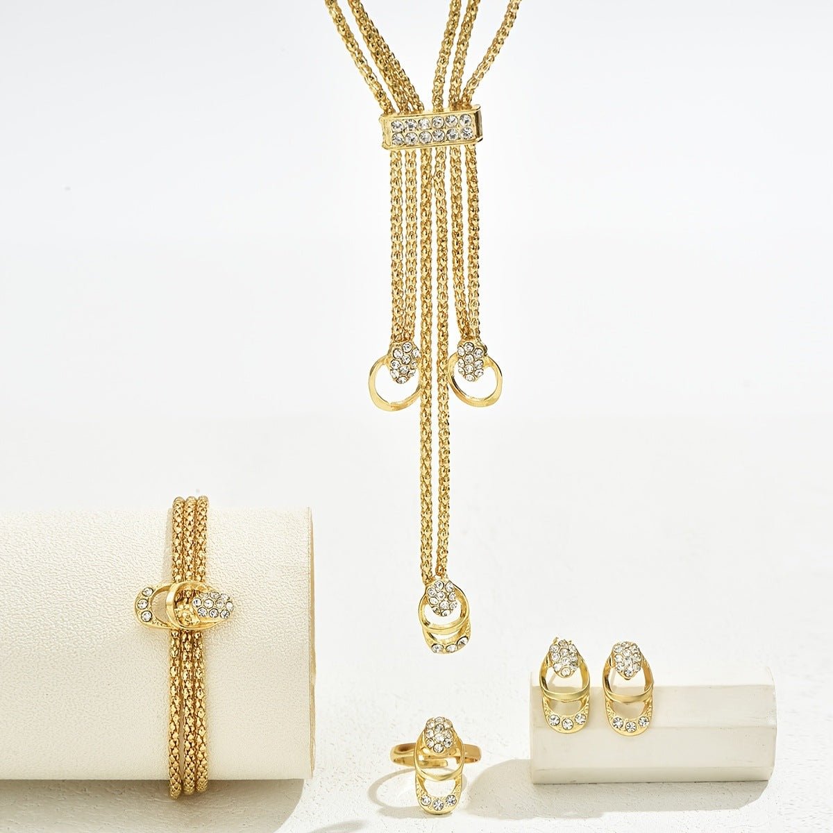 Brillo de Reina –Set de collar, anillo, pendientes y pulsera en oro elegante 🌟 - Prestige Luxe