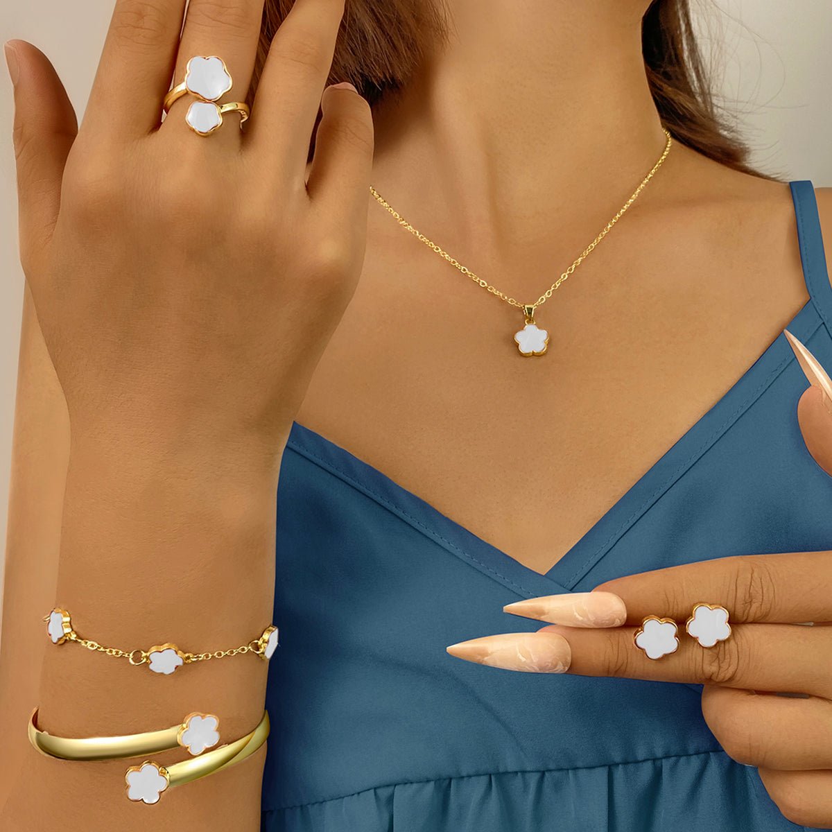 Conjunto Lucky Clover –Set de joyería femenina :collar, pulsera y pendientes de trébol 🌸 - Prestige Luxe