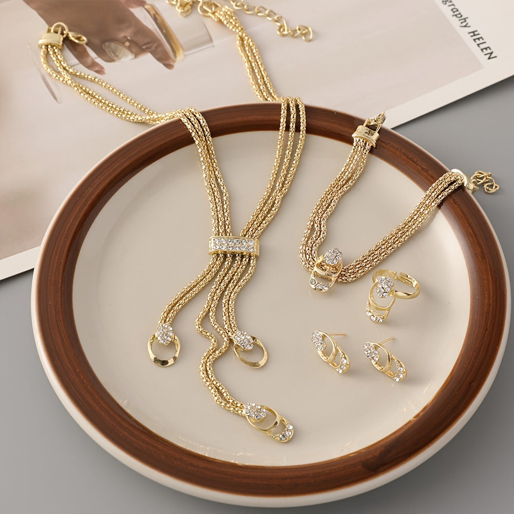 Brillo de Reina –Set de collar, anillo, pendientes y pulsera en oro elegante 🌟